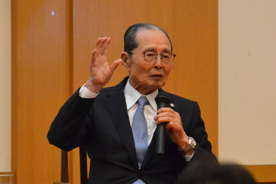 女子野球タウンサミットで登壇した王貞治氏【写真：編集部】