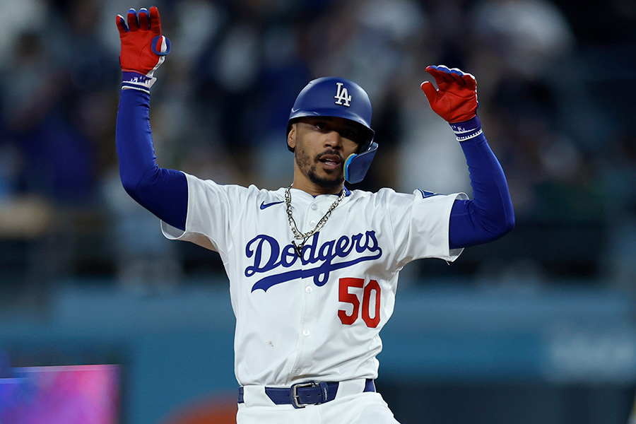 適時打を放ったドジャースのムーキー・ベッツ【写真：Getty Images】