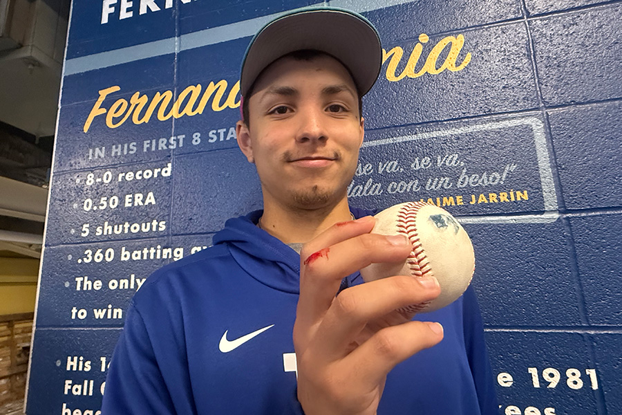 大谷翔平の15号をゲットしたカイル・ライトさん【写真：小谷真弥】