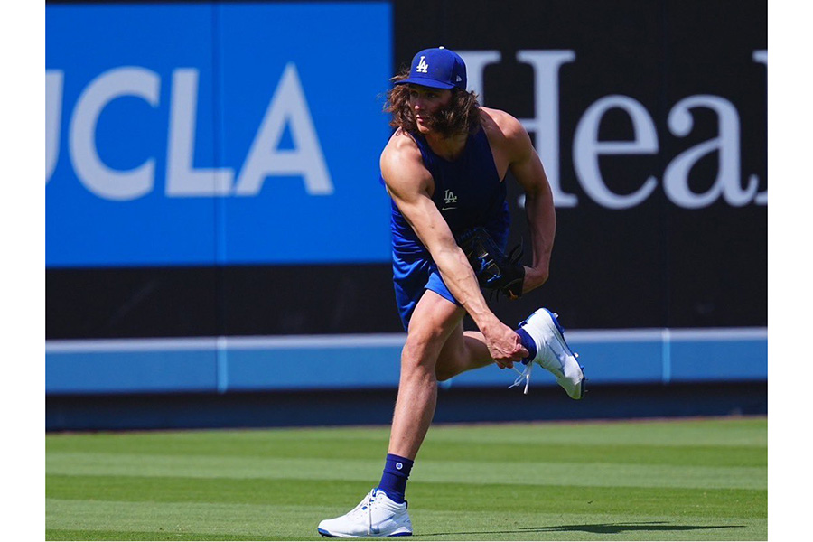 エンゼルス戦前にキャッチボールを行ったタイラー・グラスノー【写真：荒川祐史】