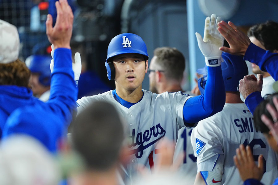 16号ソロを放ったドジャース・大谷翔平【写真：荒川祐史】