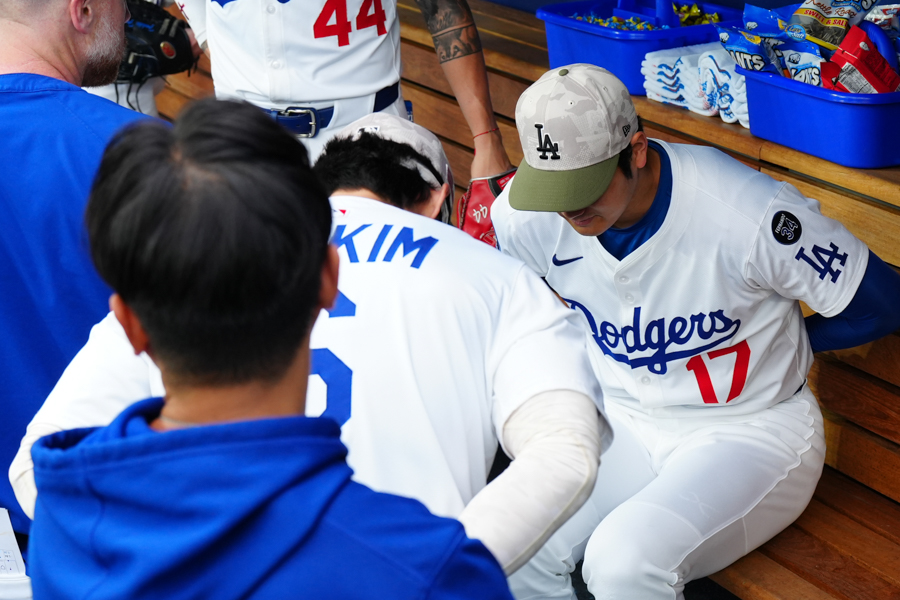 【匿名配送】大谷翔平 写真 まとめ売り 2016年 即日 匿名配送❯ 大谷翔平 朝日新聞 全面広告5枚 + 記事/冊子