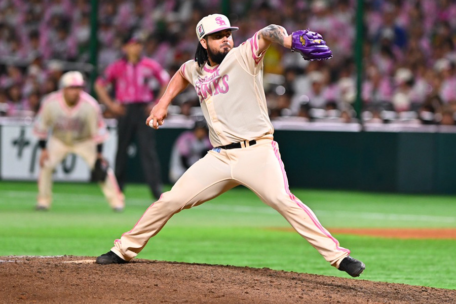 楽天戦に登板したソフトバンクのロベルト・オスナ【写真：古川剛伊】