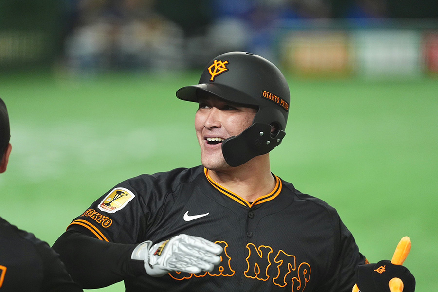 中日戦で本塁打を放った巨人のリチャード【写真：小林靖】