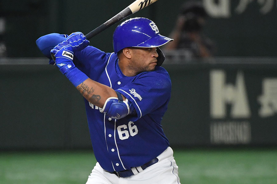 中日在籍時のダヤン・ビシエド【写真：小林靖】