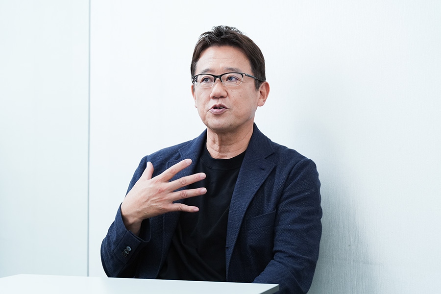 魚雷バットについて語る古田敦也氏【写真：小林靖】