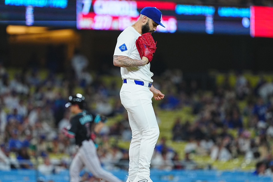 10回に被弾したドジャースのタナー・スコット【写真:荒川祐史】