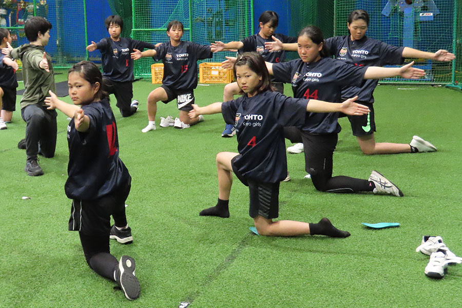 練習する東都京葉ガールズ【写真:片倉尚文】