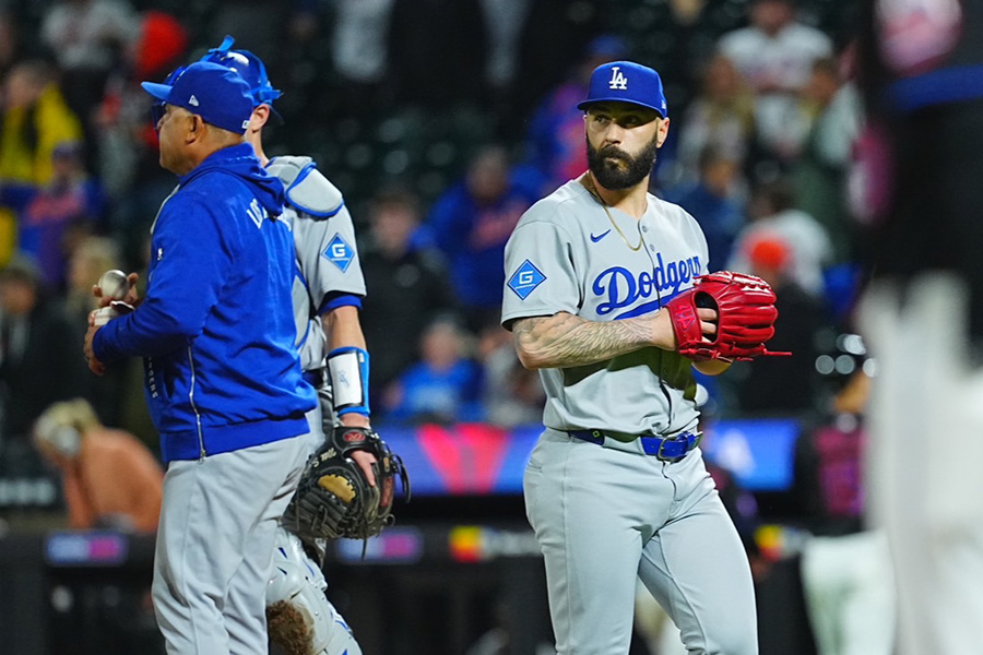 降板するドジャースのタナー・スコット【写真：荒川祐史】
