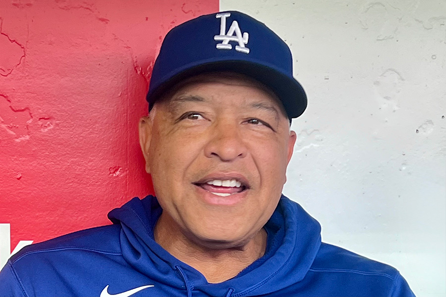 試合前に取材に応じるドジャースのデーブ・ロバーツ【写真：小谷真弥】