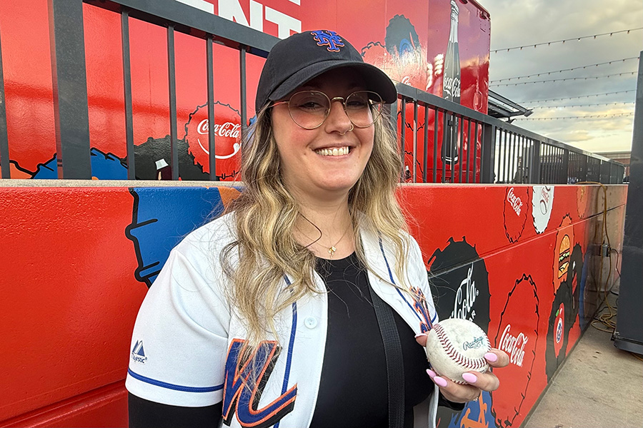 大谷翔平のHR球をゲットしたダイアナ・カプアーノさん【写真:小谷真弥】