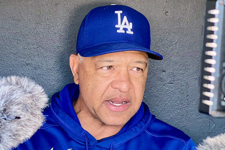 試合前の取材に応じたドジャースのデーブ・ロバーツ監督【写真：小谷真弥】