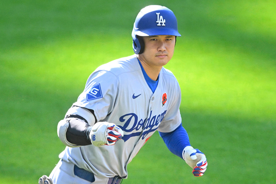 先頭打者本塁打を放ったドジャース・大谷翔平【写真：ロイター】