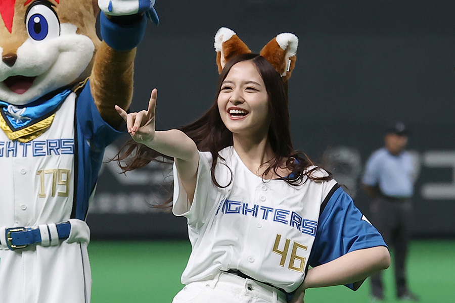 「きつねダンス」を披露した乃木坂46・金川紗耶さん【写真提供：産経新聞社】