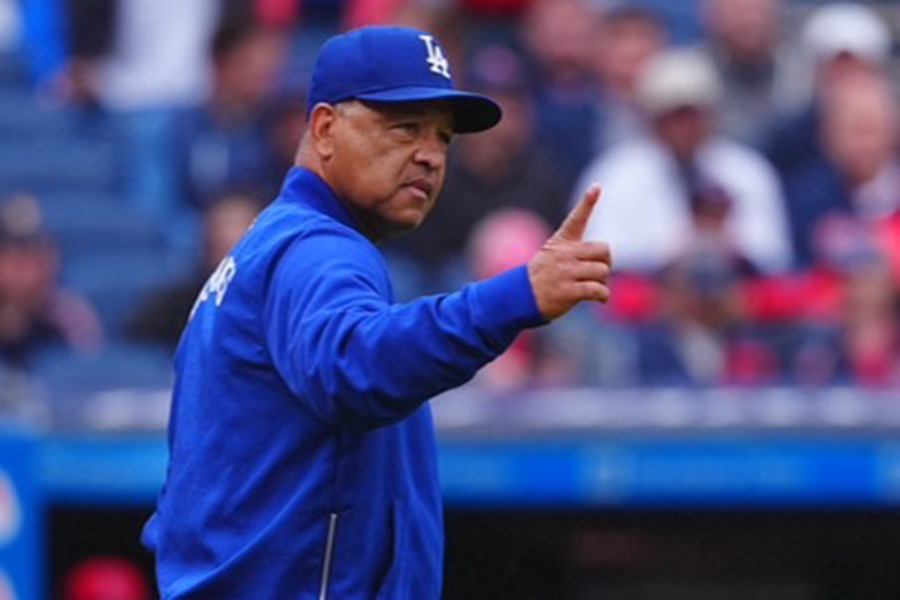 指揮を執ったドジャースのデーブ・ロバーツ監督【写真：荒川祐史】