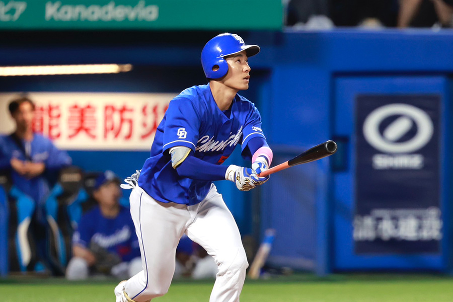 本塁打を放った中日・上林誠知【写真：小池義弘】
