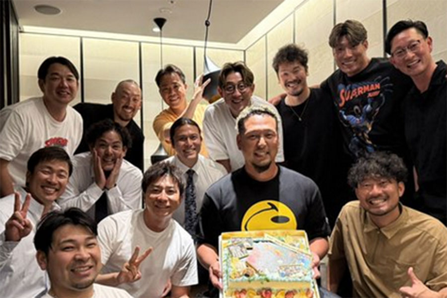 中島宏之氏の慰労会の様子（写真はスクリーンショット）