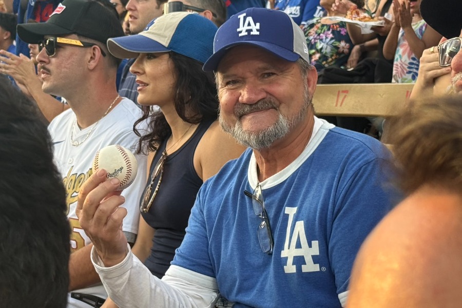 大谷翔平のHR球を獲得したジェームズさん【写真:上野明洸】