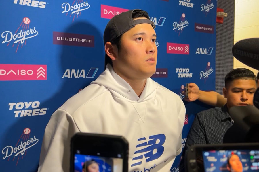 試合後、取材に対応したドジャース・大谷翔平【写真：上野明洸】