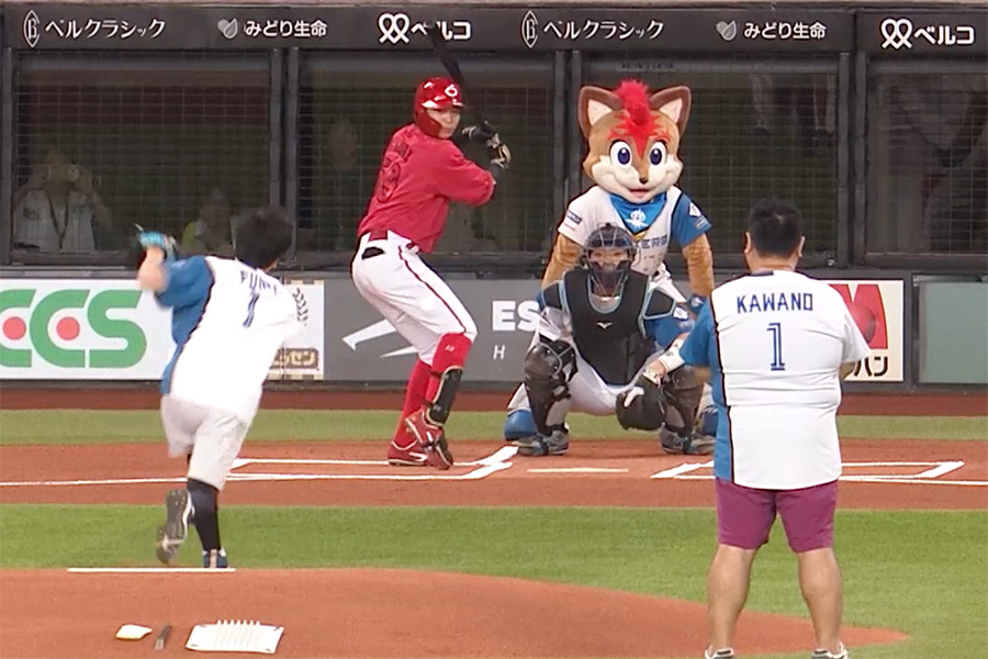 始球式を務めたオクラホマの藤尾仁志、打席は広島・大盛穂【画像：パーソル パ・リーグTV】