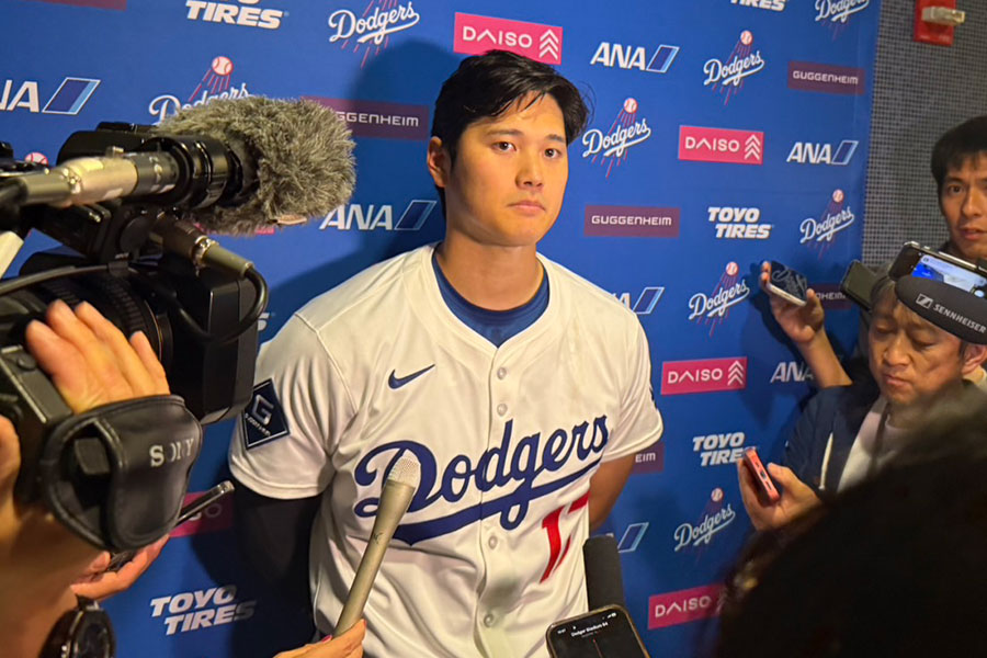 試合後、取材に応じたドジャース・大谷翔平【写真：上野明洸】