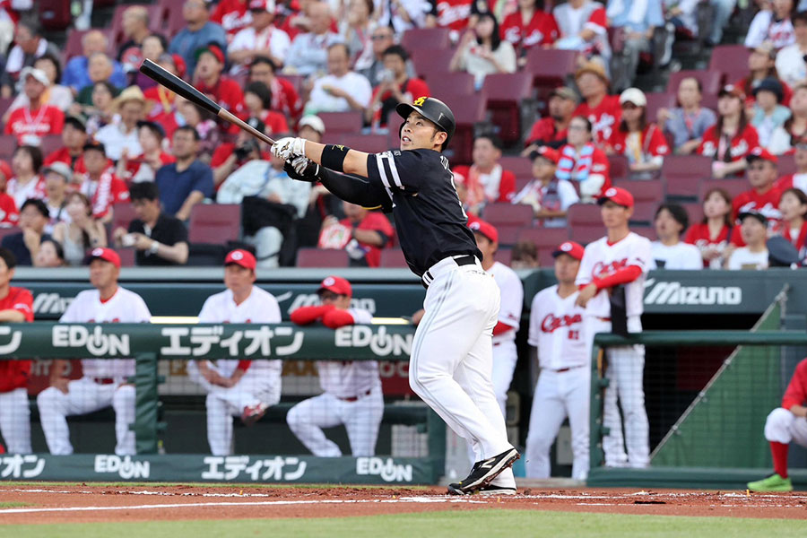 本塁打を放ったソフトバンク・近藤健介【写真：栗木一考】