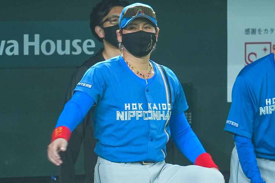 巨人戦で指揮を執った日本ハム・新庄剛志監督【写真：イワモトアキト】