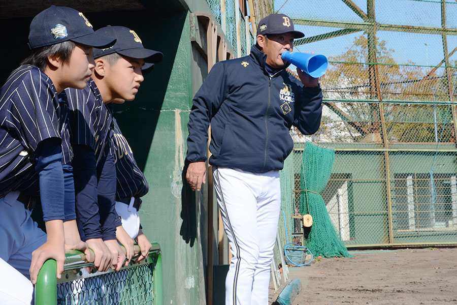 オリックスジュニア・塩崎真監督【写真：球団提供】