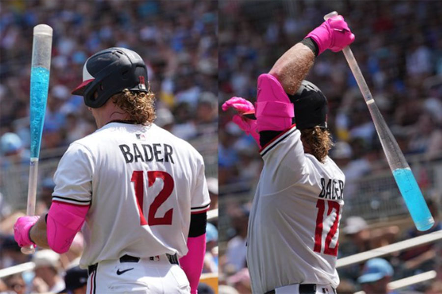 ベイダーが素振りで使用する水バット【写真：MLB公式Xより】