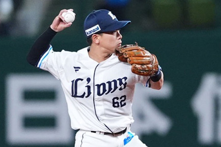 最終値下げ　西武ライオンズ　グランドジャケット　 2XL オーセンティックモデル 最終値下げ 西武ライオンズ グランドジャケット 2XL オーセンティック