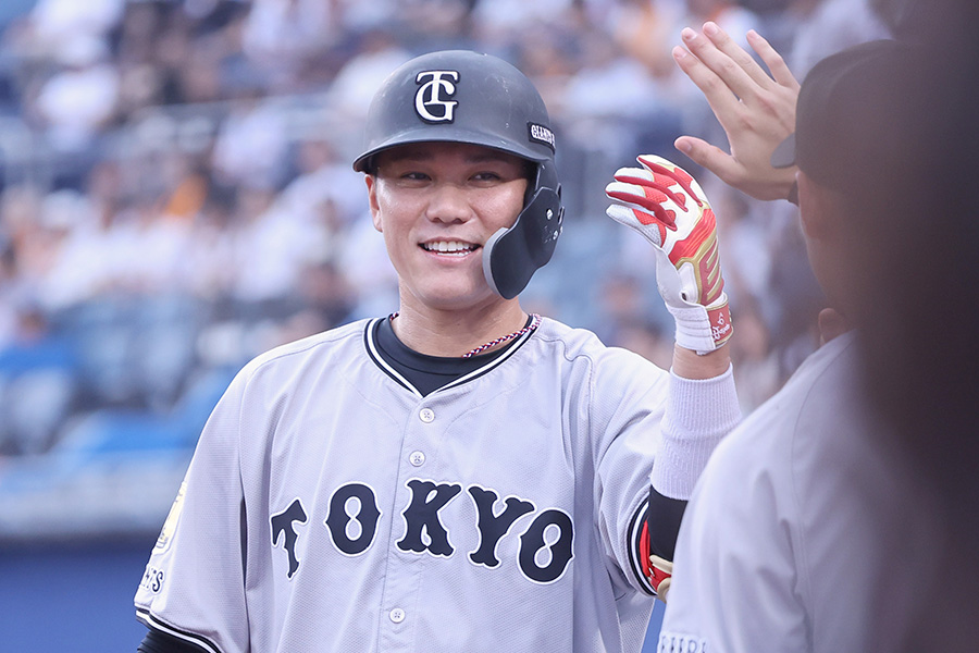 今季1号を放った巨人・坂本勇人【写真提供：産経新聞社】