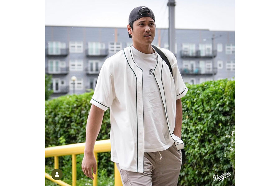 球場入りしたドジャース・大谷翔平（投稿をスクリーンショット）