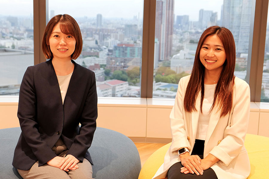 PLMに在籍する藤井頼子さん（左）と山口世令奈さん【写真提供：(C)PLM】