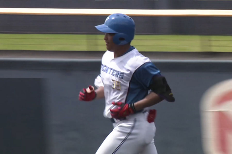 DeNA戦で本塁打を放った日本ハム・有薗直輝【画像：パーソル パ・リーグTV】