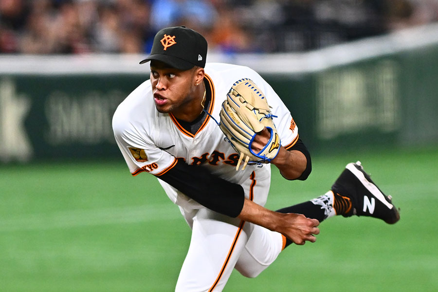 開幕30試合連続無失点をマークした巨人のライデル・マルティネス【写真：古川剛伊】
