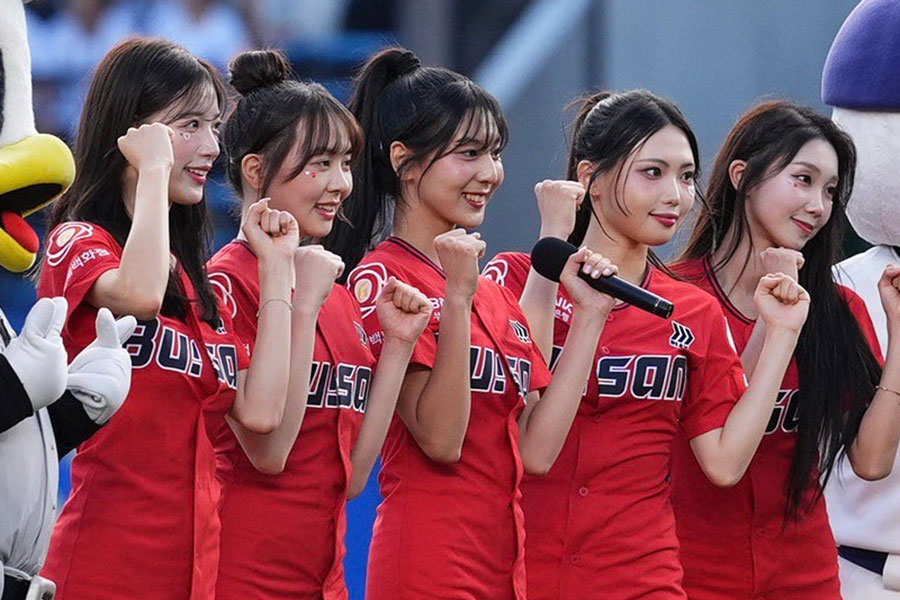 ロッテジャイアンツのチアリーダー【写真：小林靖】
