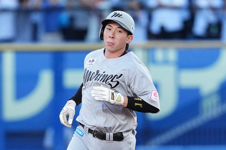 5号本塁打を放ったロッテ・寺地隆成【写真：小林靖】