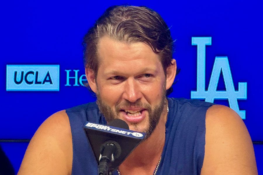 試合後、会見に応じたドジャースのクレイトン・カーショー【写真：小谷真弥】