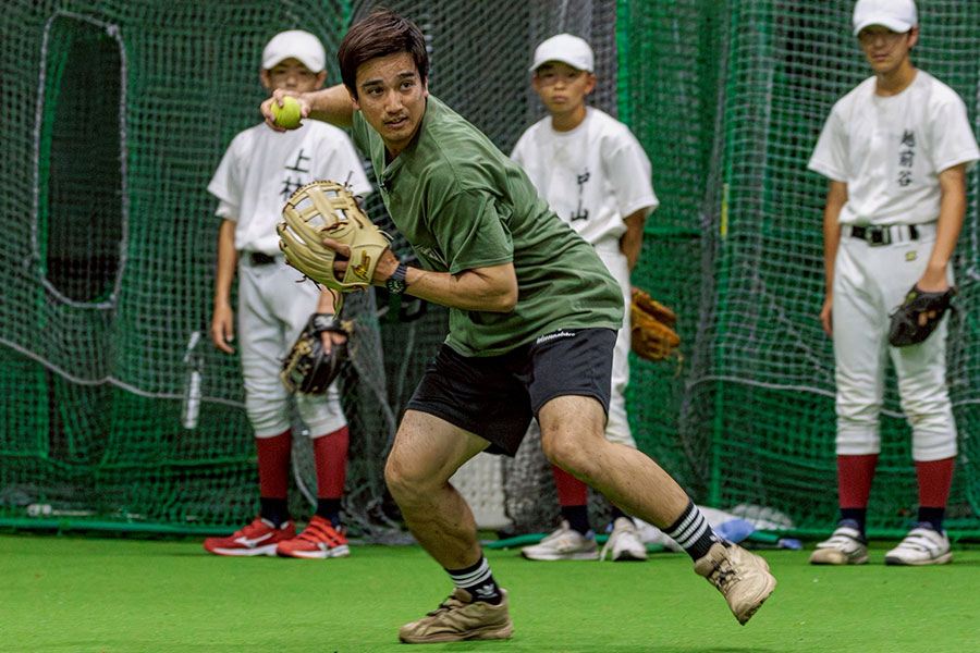 軽快な守備を実践する武拓人氏【写真：伊藤賢汰】