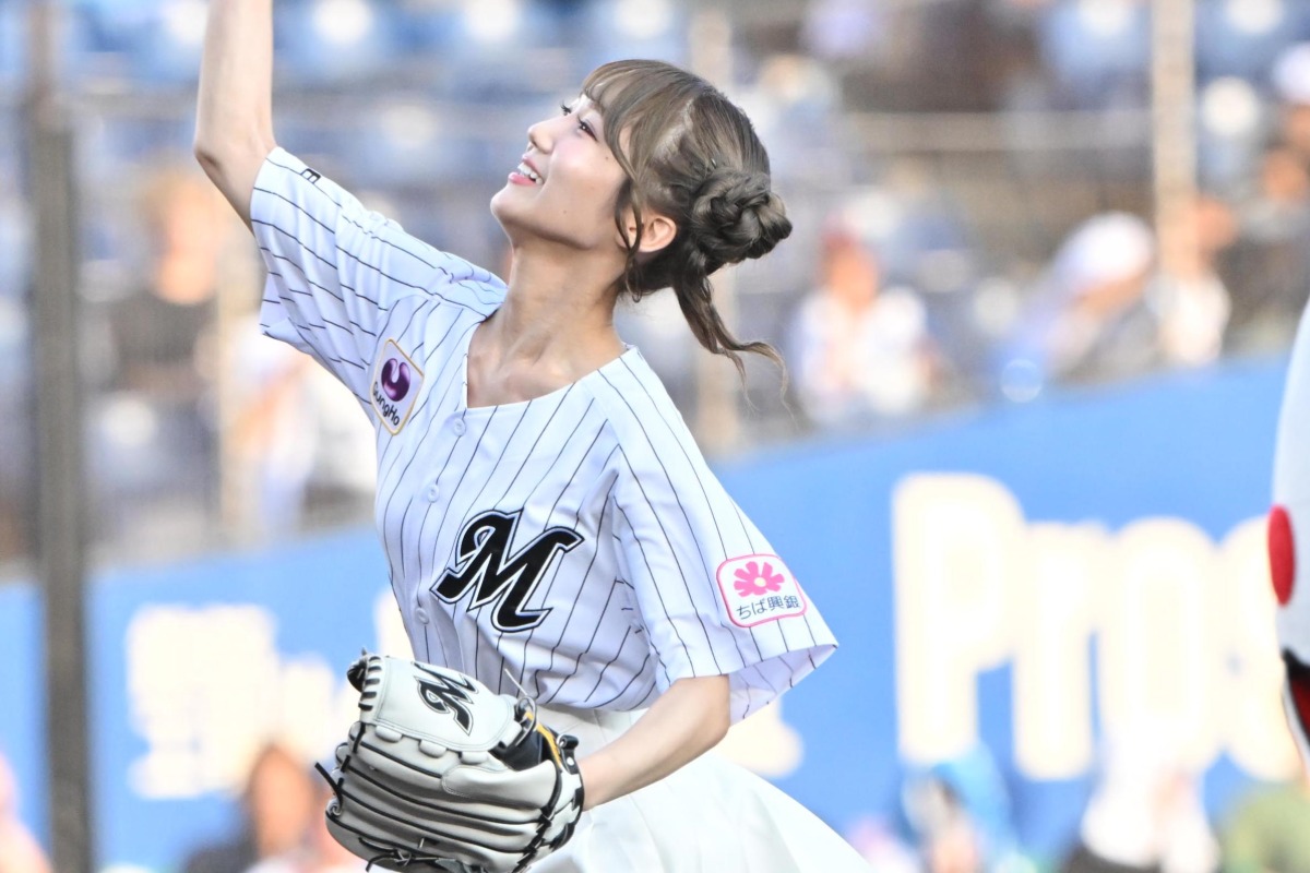 セレモニアルピッチを行った「SUPER☆GiRLS」の門林有羽さん【写真提供：産経新聞社】