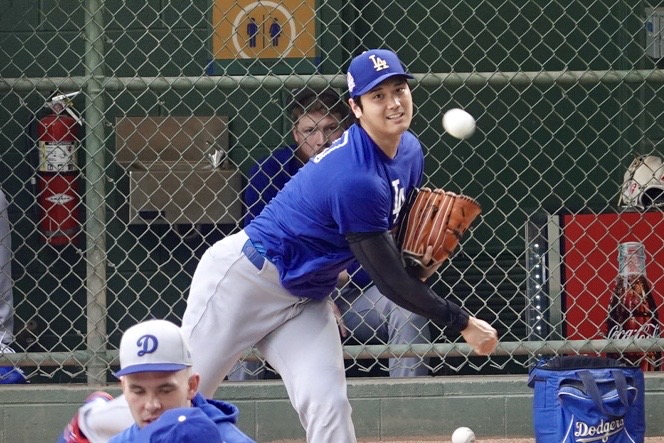 ブルペン入りするドジャース・大谷翔平【写真：小谷真弥】