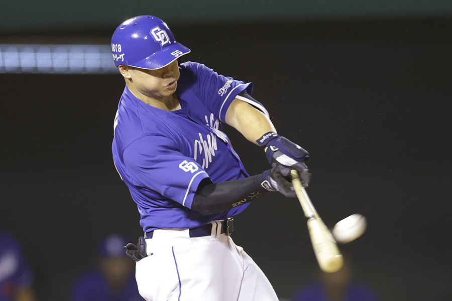 3ランを放った中日・細川成也【写真提供：産経新聞社】