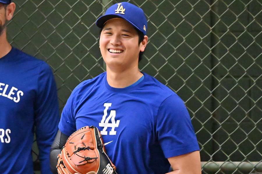 試合前に投球練習を行ったドジャース・大谷翔平【写真：ロイター】