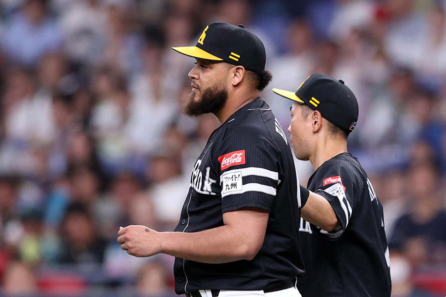 ソフトバンクのダーウィンゾン・ヘルナンデス【写真：栗木一考】