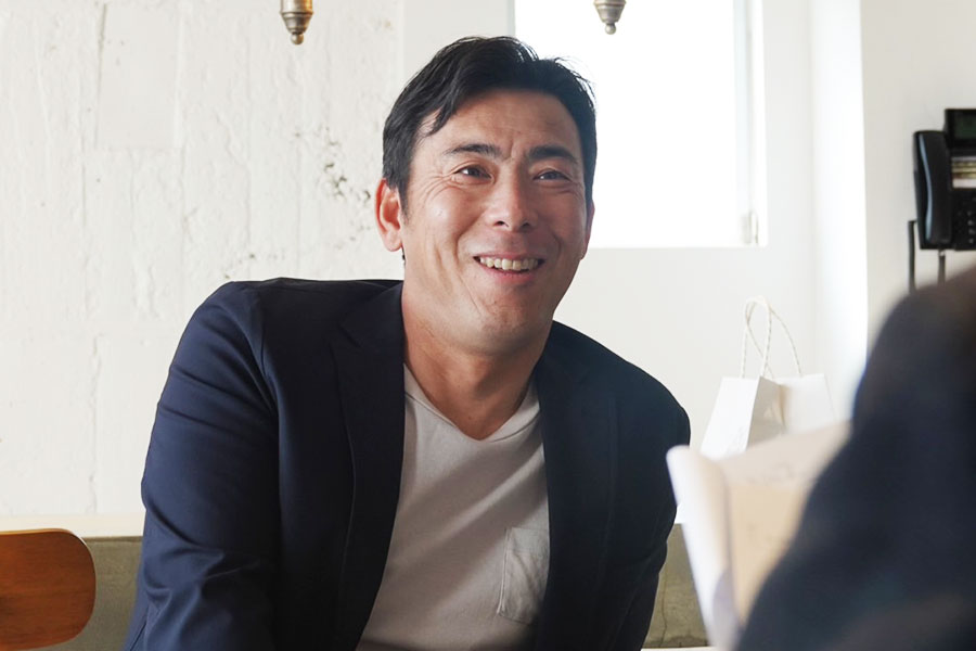 取材に応じた元中日・荒木雅博氏【写真：木村竜也】