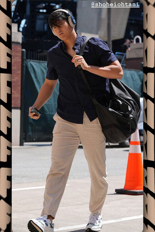 球場入りしたドジャース・大谷翔平（投稿をスクリーンショット）