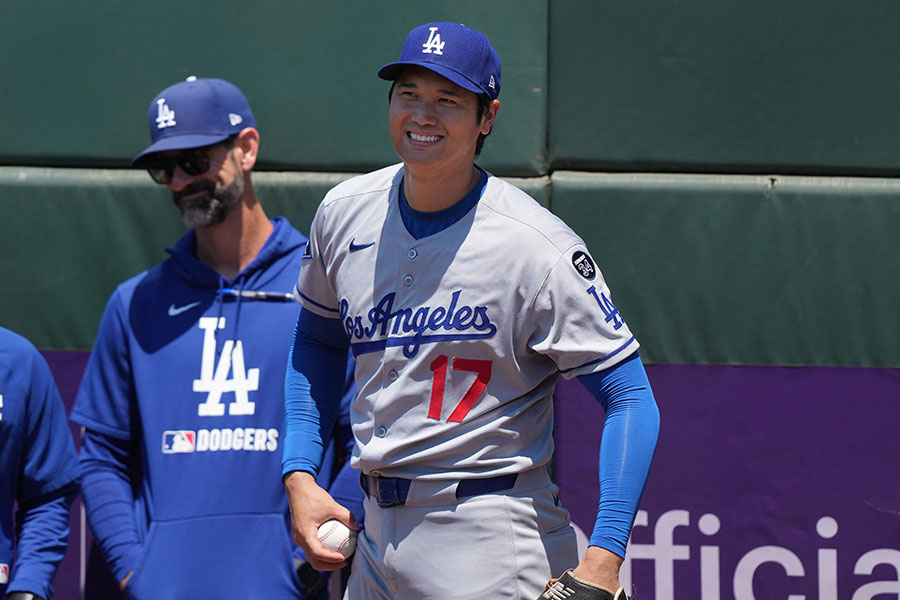 試合前に投球練習を行うドジャース・大谷翔平【写真：ロイター】