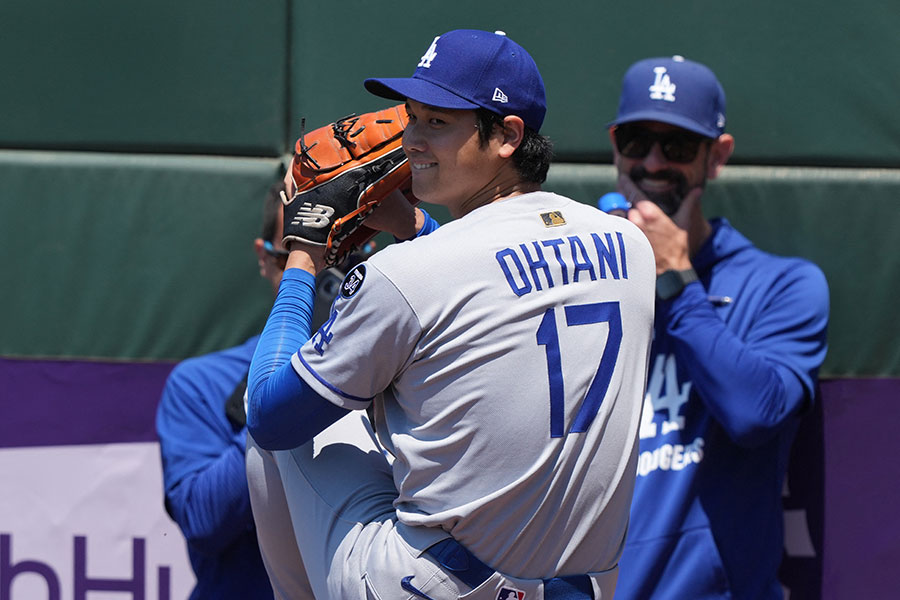 試合前に投球練習を行うドジャース・大谷翔平【写真：ロイター】