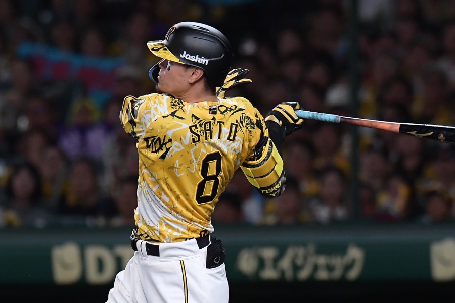 24号2ランを放った阪神・佐藤輝明【写真提供：産経新聞社】