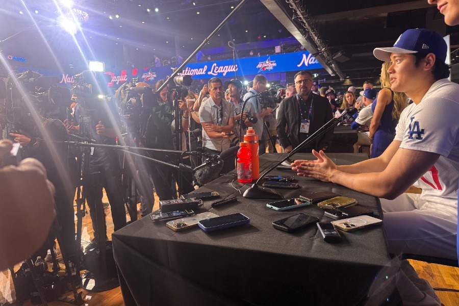 オールスター前日会見に臨んだドジャース・大谷翔平【写真：小谷真弥】